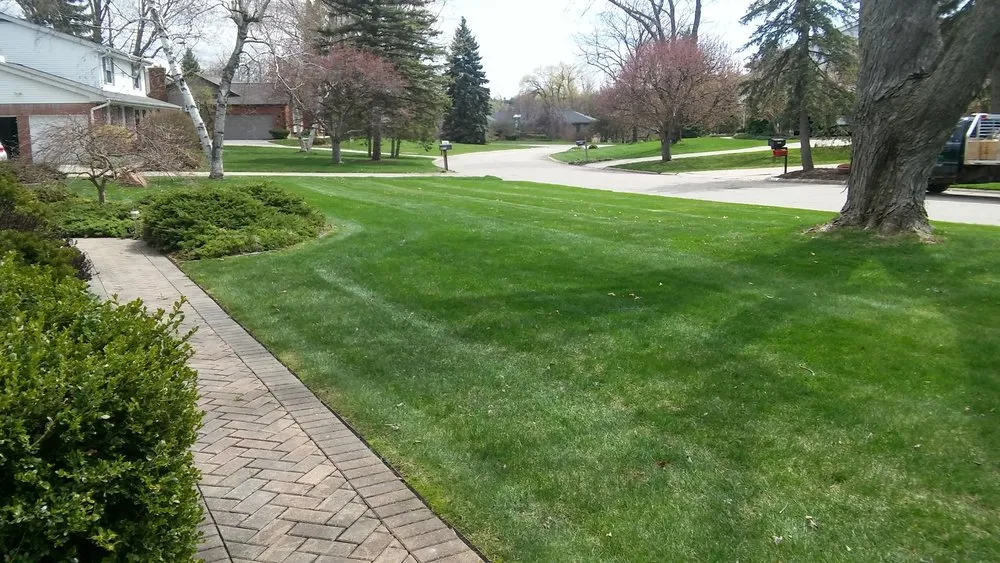 Top-rated yard maintenance for homes in Flint, MI by J.Griffins
