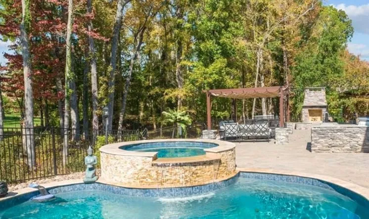 Custom lawn care service for homes in Waxhaw, NC by JH Landscapes