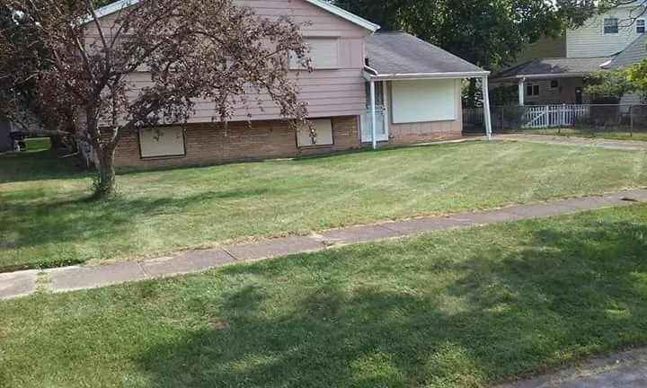 Top-rated landscape design for residential properties in Elyria, OH by Jhdlawncare & More