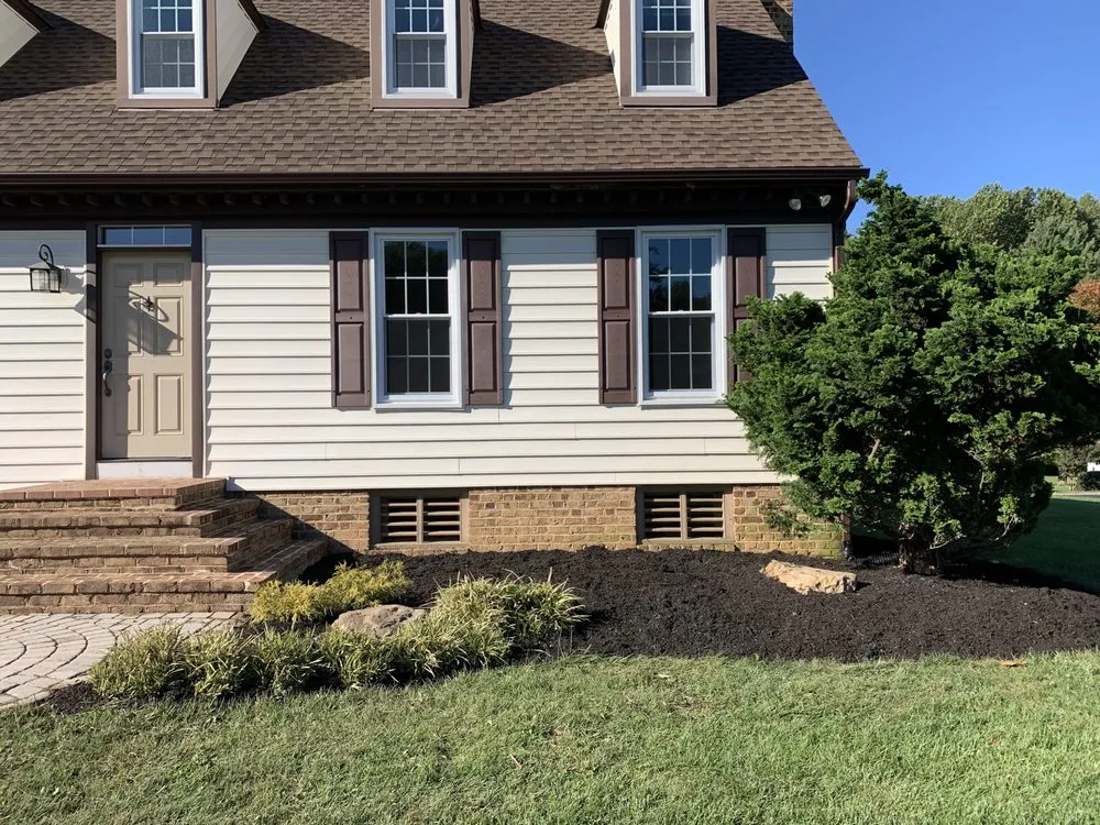 Reliable yard maintenance with custom design in Fort Myers, FL by Jhw Contracting