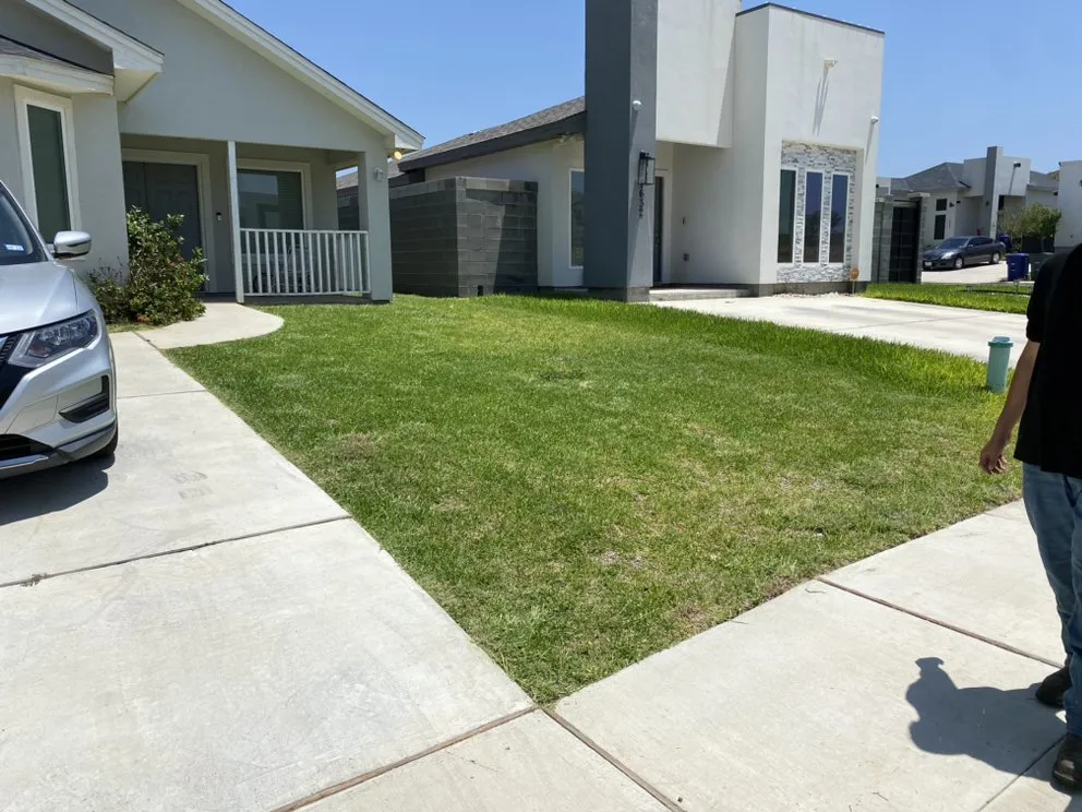 Local lawn mowing service experts serving Laredo, TX - J&I Lawn-Care