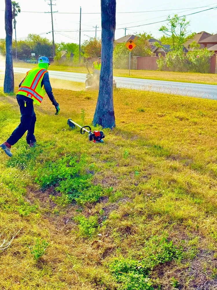 Reliable garden landscaping for beautiful yards in Brownsville, TX by JIJ Lawn Care