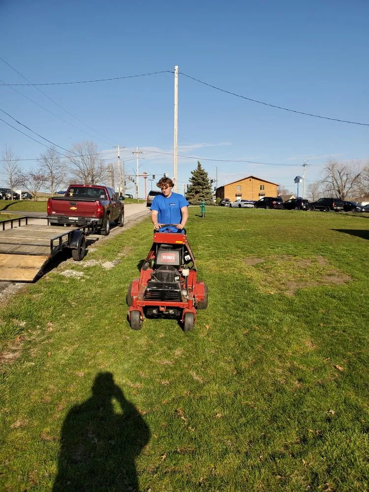 Custom yard cleanup service near you in Hiawatha, IA by Jim Bob's Lawn Care