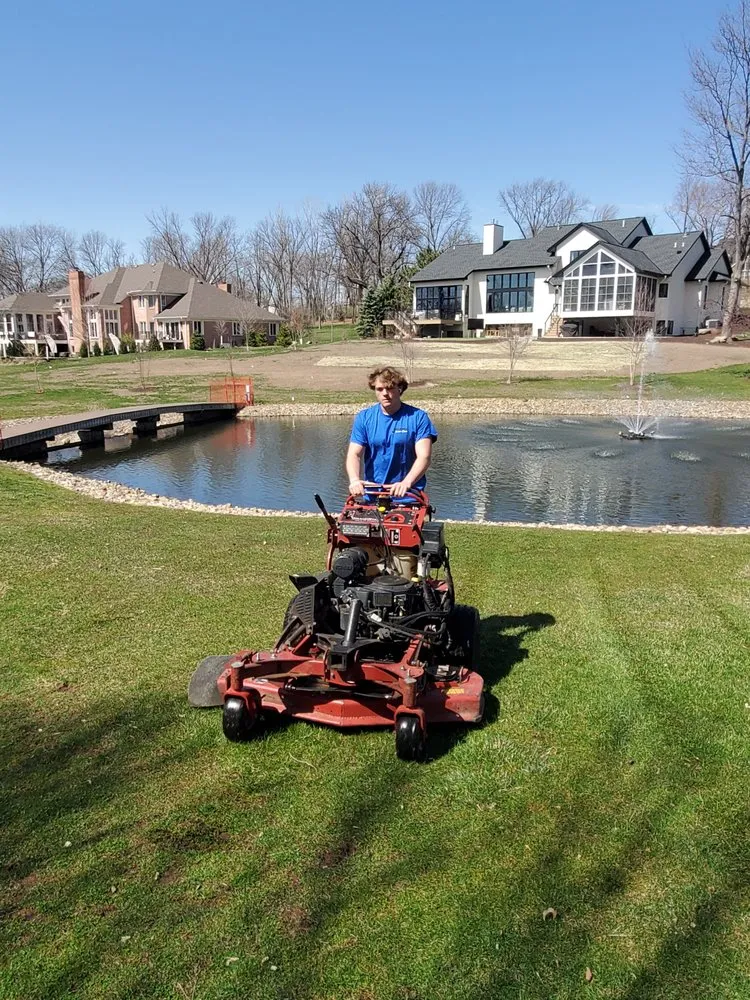 Top-rated landscaping services experts serving Hiawatha, IA - Jim Bob's Lawn Care
