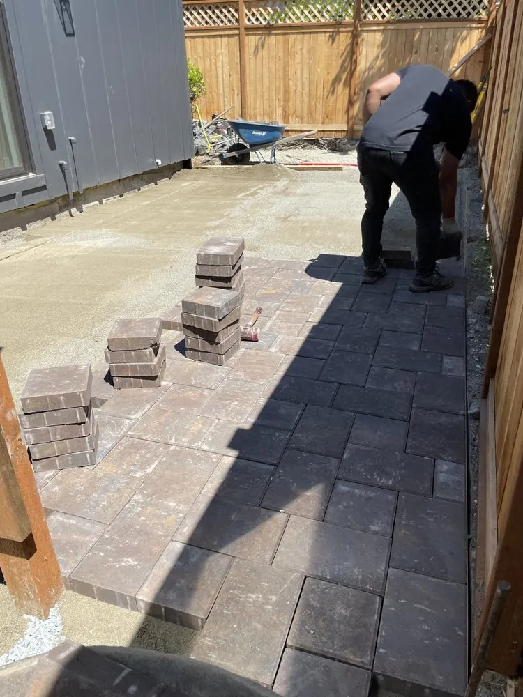 Affordable outdoor landscaping with custom design in Seattle, WA by Jimay Landscaping And Cleaning Services