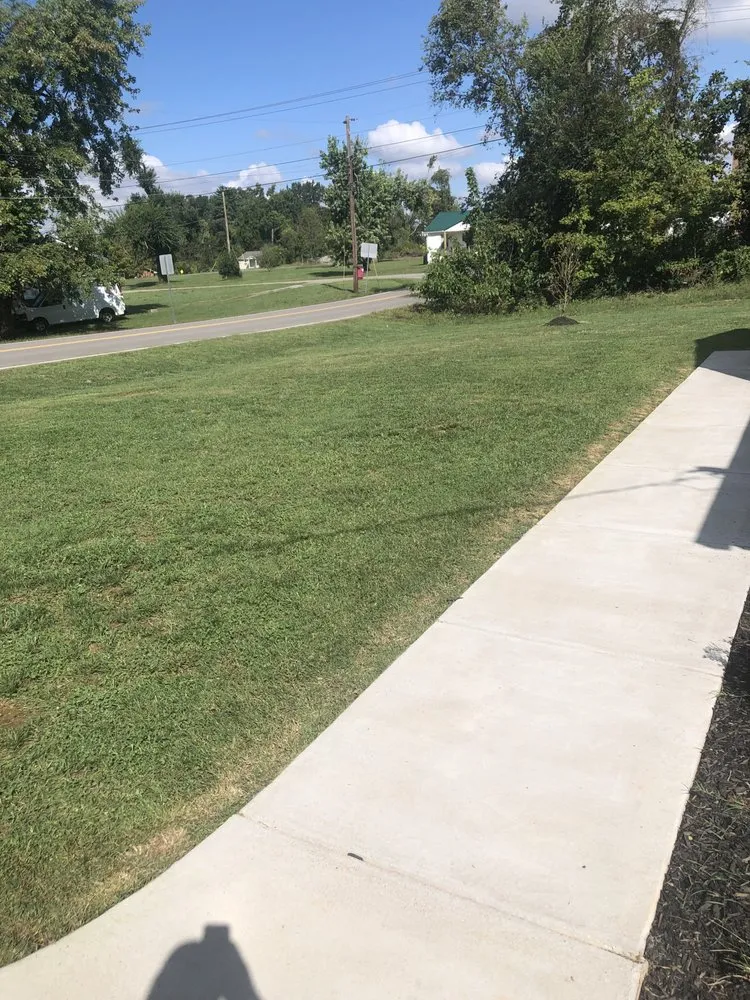 Local yard maintenance in Hopkinsville, KY by Jimbo's Lawn Service