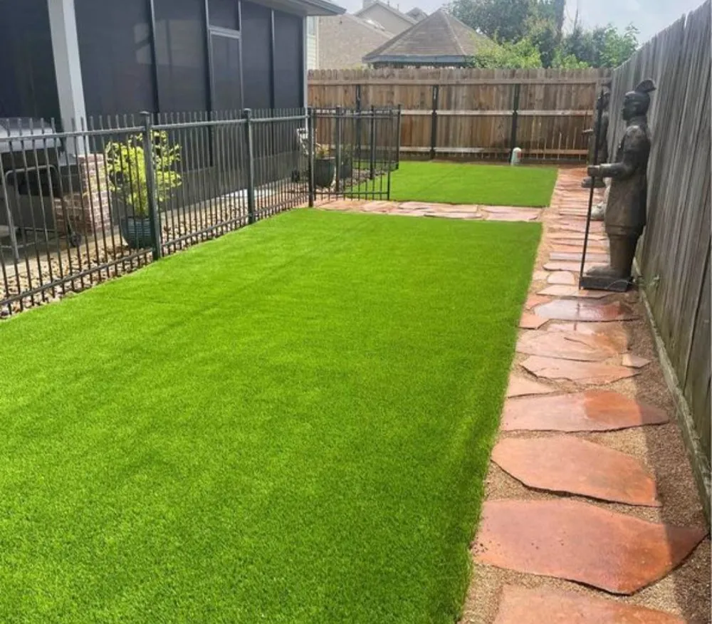 Custom lawn mowing service with custom design in Houston, TX by Jimenez Lawn Service