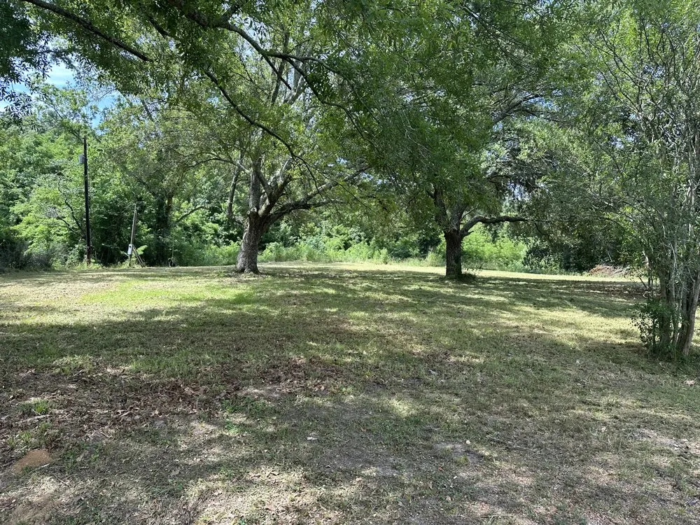 Top-rated landscape design in Vicksburg, MS by Jimmy Finger