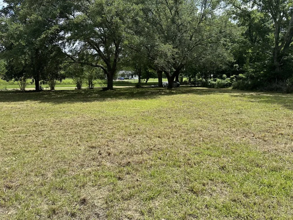 Custom outdoor landscaping in Vicksburg, MS - Jimmy Finger