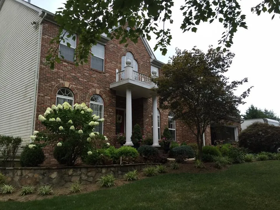 Reliable yard maintenance experts serving Great Falls, VA - Jimmy's Landscaping