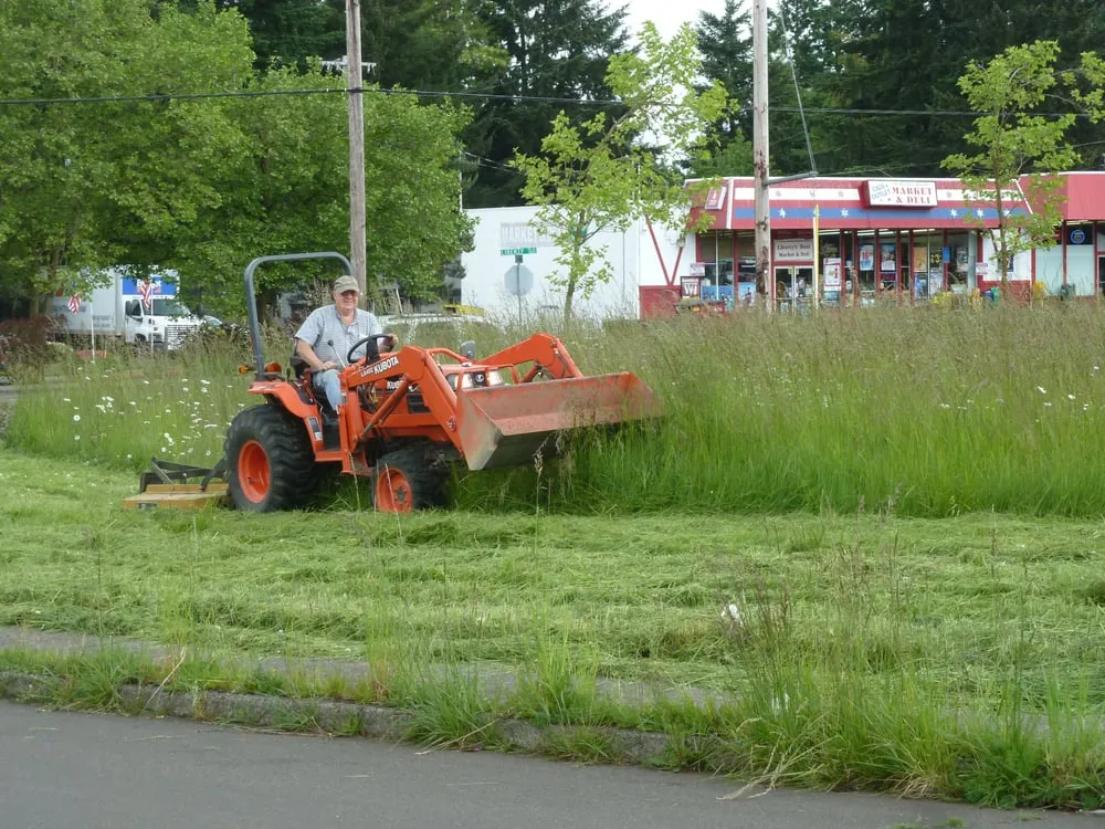 Local lawn care service near you across Salem, OR - Jim's Tractor Work