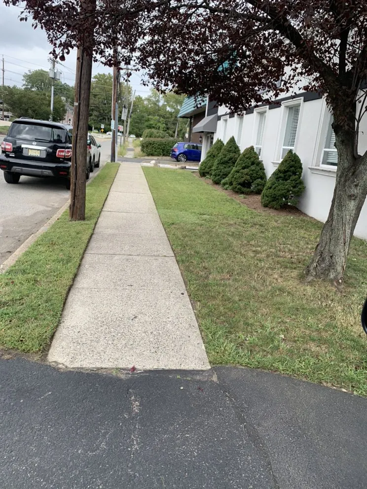 Expert lawn care service experts serving Englewood, NJ - Jireh Lanscaping And More