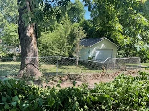 Trusted yard maintenance in Independence, MO - JIT Quality Lawn Care