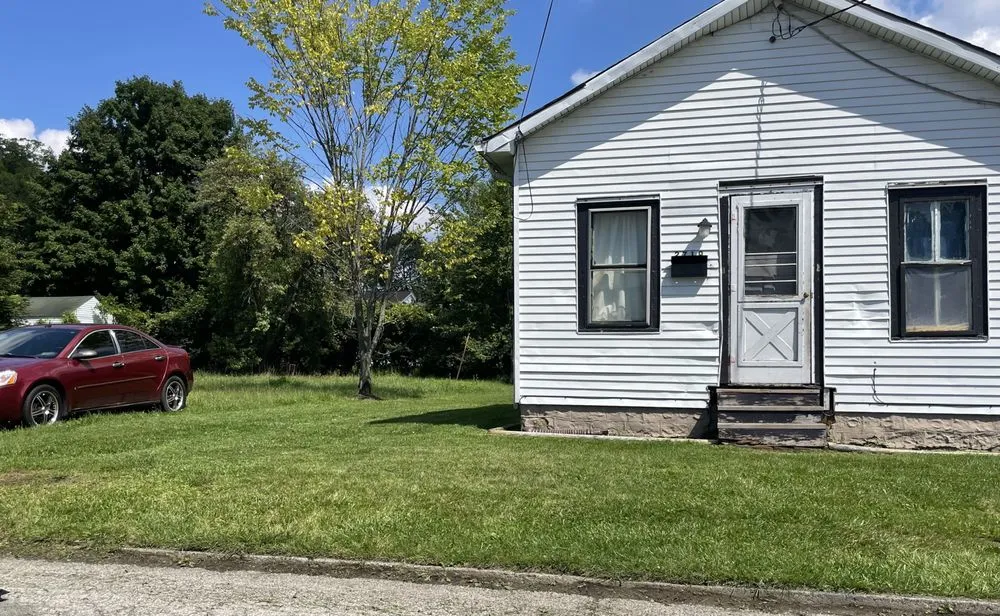 Expert yard maintenance in Youngstown, OH - J&J Complete Lawn Care