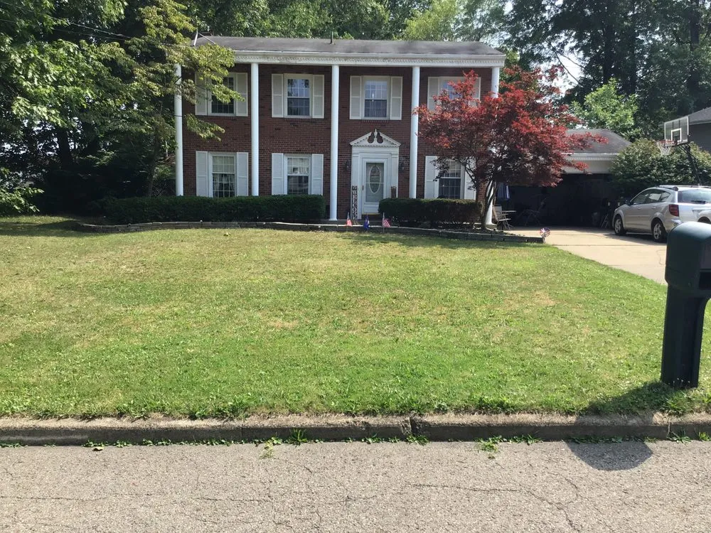 Professional lawn care service experts serving Youngstown, OH - J&J Complete Lawn Care