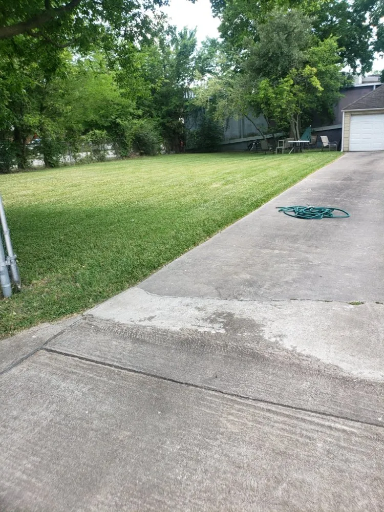 Custom yard maintenance for beautiful yards across Houston, TX - Jj Earthcare