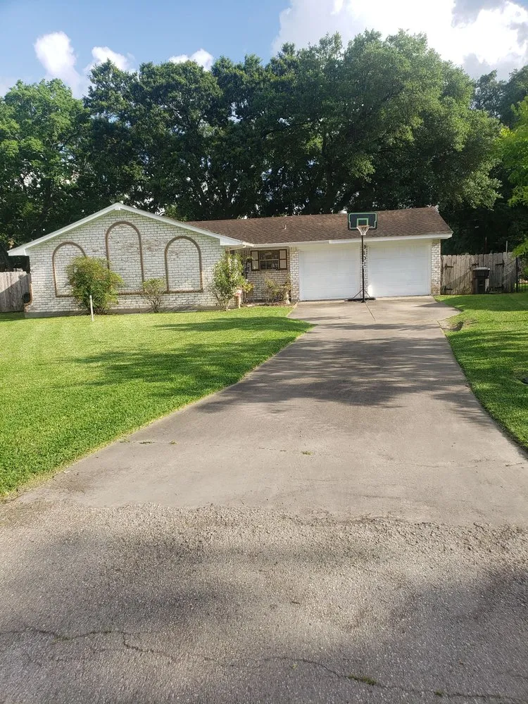 Professional yard cleanup service with custom design in Houston, TX by Jj Earthcare