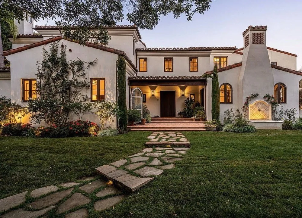 Affordable yard cleanup service in Santa Monica, CA - J&J Gardening