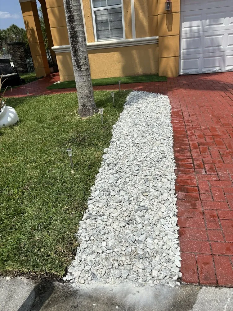 Reliable lawn care service experts serving Tamiami, FL - JJ Landscape