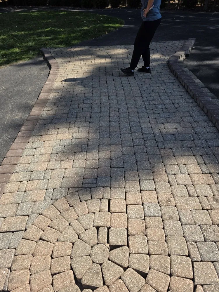 Custom yard maintenance in Youngstown, OH - J&J Landscaping