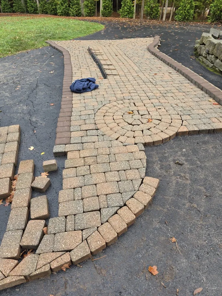 Expert garden landscaping in Youngstown, OH by J&J Landscaping