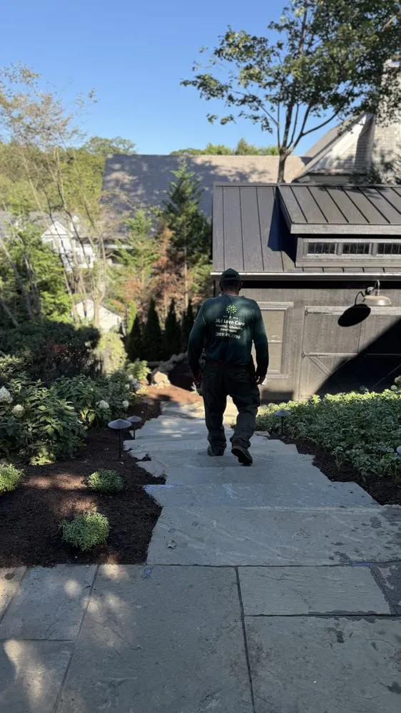 Top-rated landscape design in Riverside, CT by J&J Lawn Care