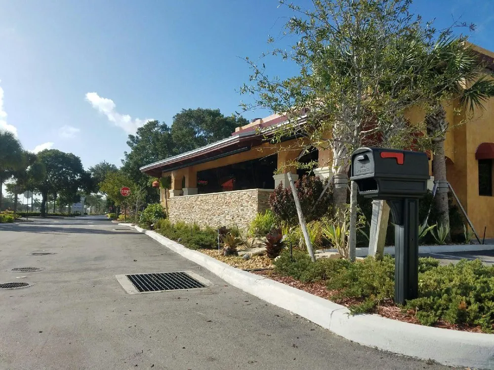 Top-rated landscape design in Coral Springs, FL by J&J Lawn Service