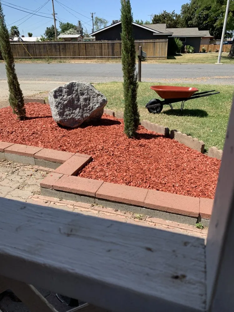 Trusted yard maintenance in Hanford, CA by J&J Lawn Service