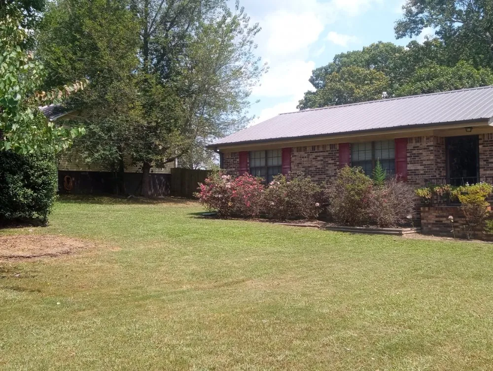 Affordable yard cleanup service experts serving Arab, AL - J&J Lawncare And More