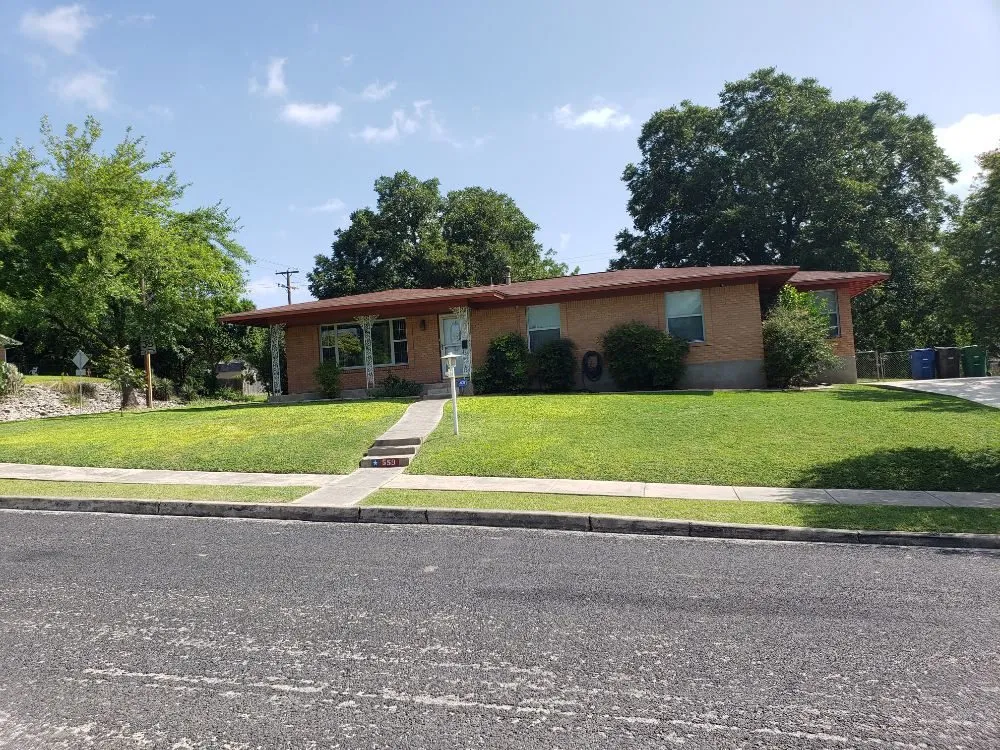 Expert lawn care service in San Antonio, TX by JJ RANGEL LAWN SERVICE