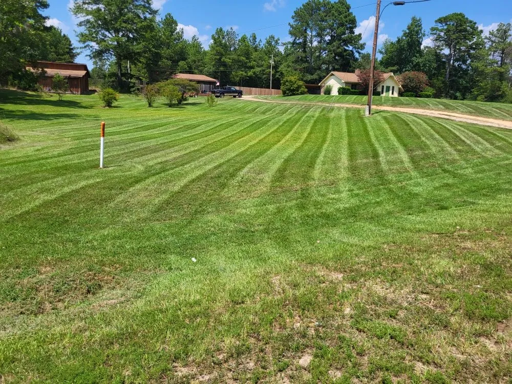 Local lawn mowing service in Kosciusko, MS by J&J Trim and Spray