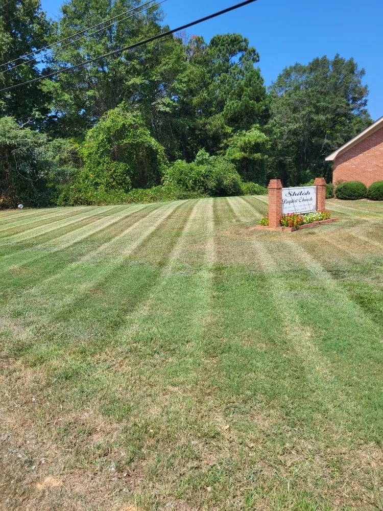 Trusted landscape installation experts serving Kosciusko, MS - J&J Trim and Spray