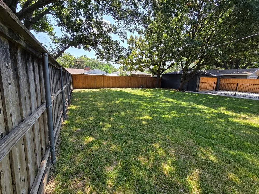 Trusted lawn mowing service in Dallas, TX by JJC DFW Lawn Care Services