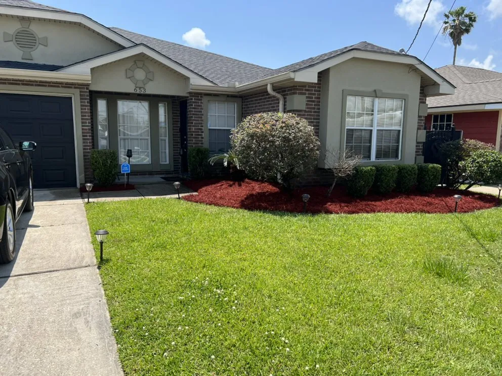 Expert garden landscaping in Westwego, LA by JJL LANDSCAPING & Tree Services