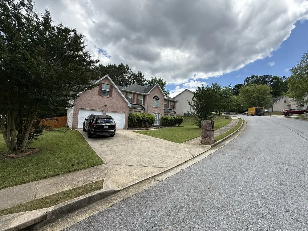 Reliable lawn mowing service experts serving Atlanta, GA - JJs Lawn Care Atl