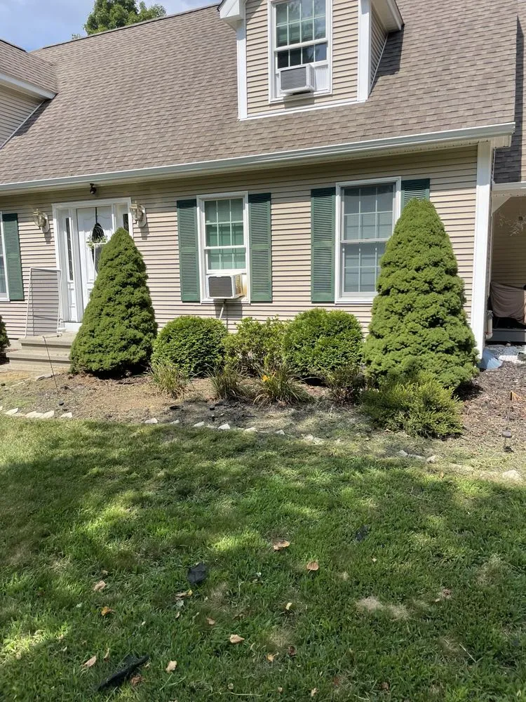 Expert yard maintenance in Waterford, CT - JJs Lawn Care