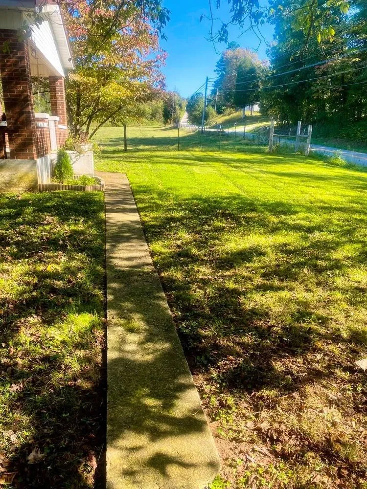 Top-rated lawn mowing service in Somerset, KY - JJ’s Mowing & Weed Eating