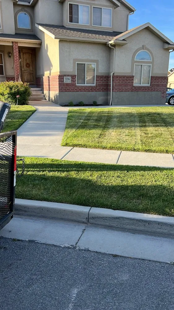 Professional residential landscaping in Roselle Park, NJ by J&K landscaping and mansory