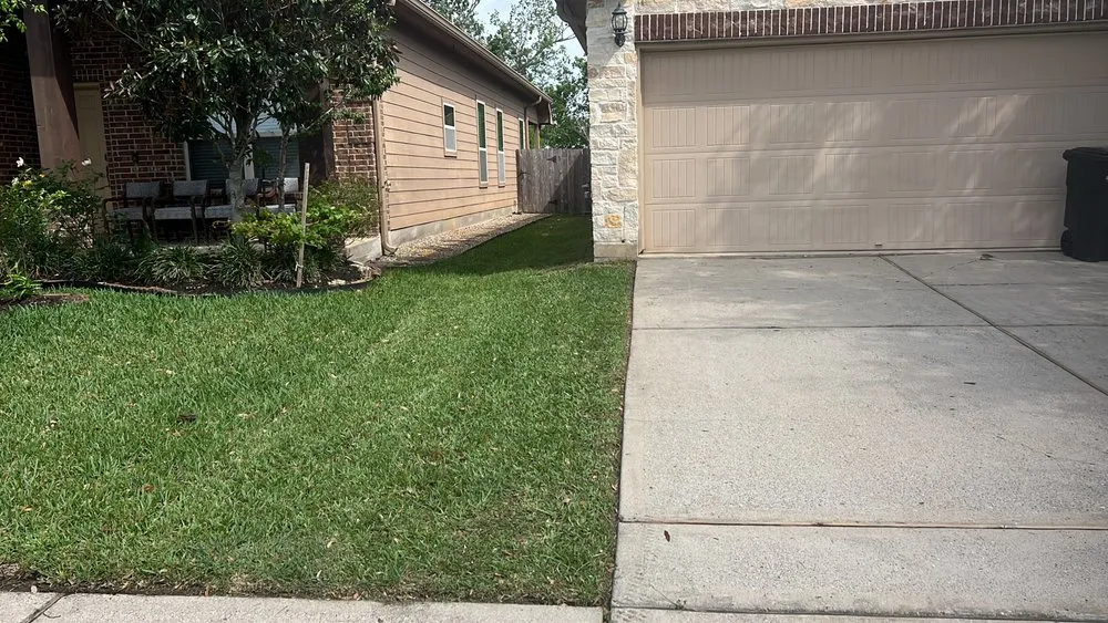 Reliable residential landscaping for beautiful yards in Houston, TX by J&k lawn service