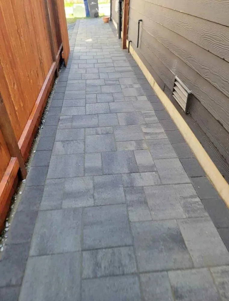 Reliable yard cleanup service near you in Seattle, WA by JKD Landscapey Contruccion