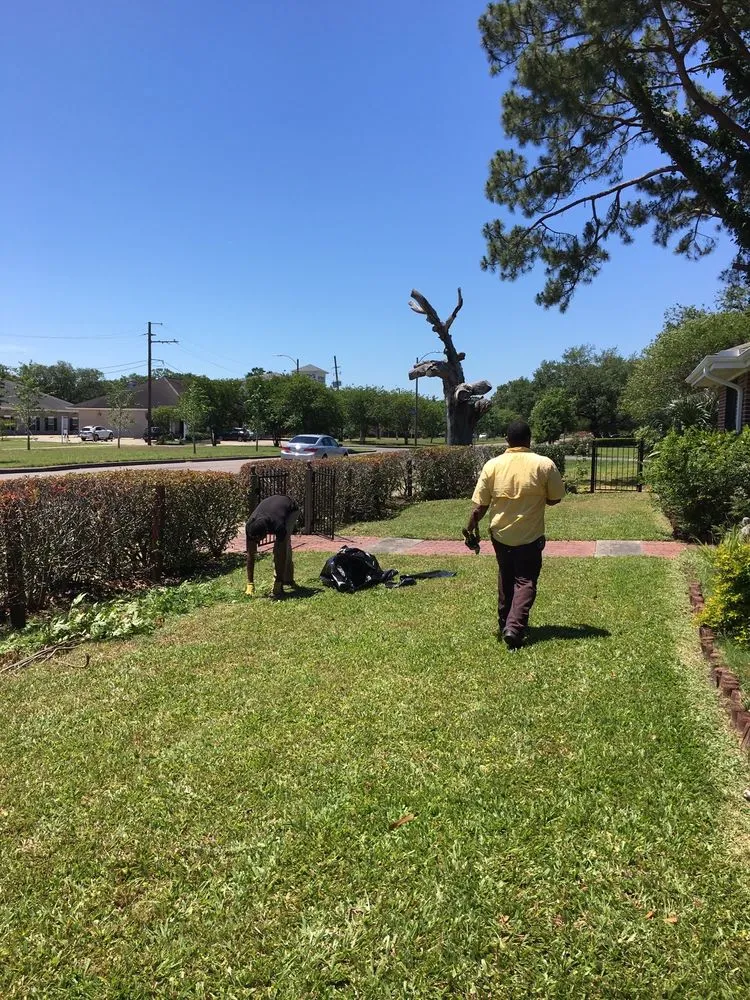 Expert garden landscaping experts serving New Orleans, LA - J&L Lawn Service