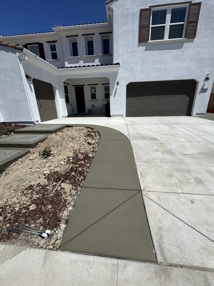 Top-rated yard cleanup service for year-round maintenance across Sacramento, CA - Jlara Concrete