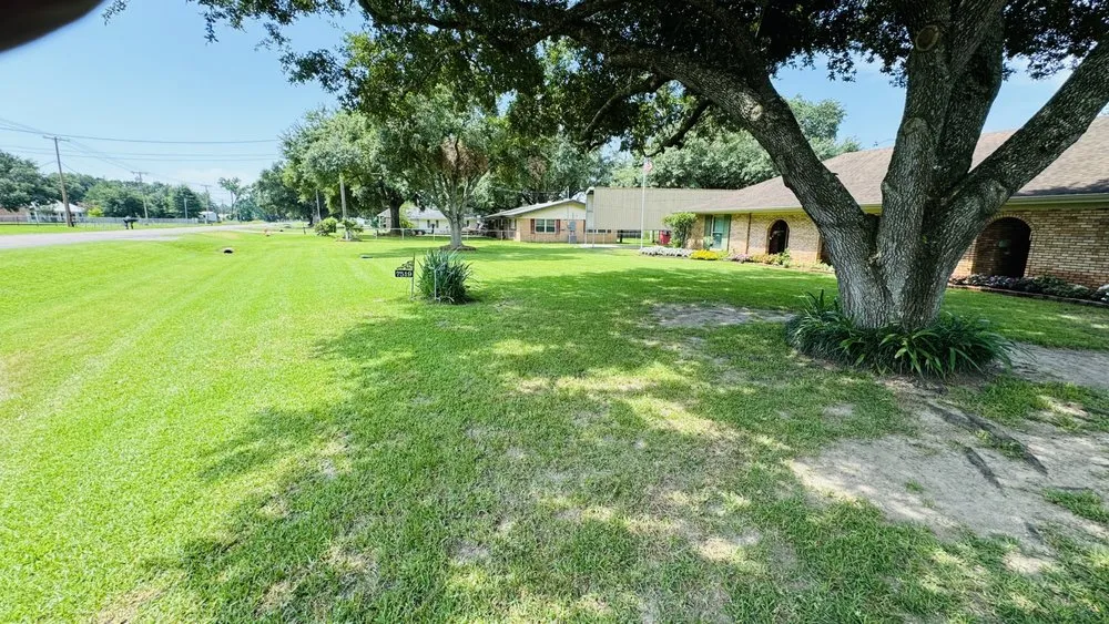 Custom residential landscaping experts serving Youngsville, LA - Jlc Lawn Care Service