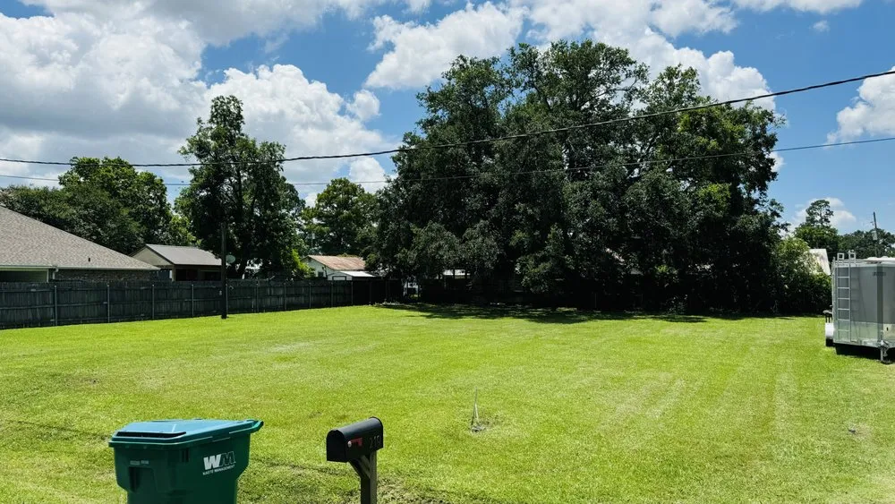 Custom lawn care service experts serving Youngsville, LA - Jlc Lawn Care Service