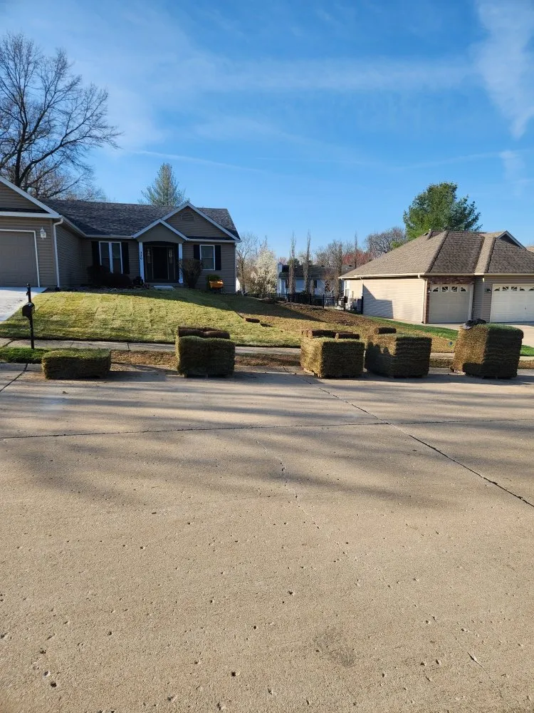 Trusted yard cleanup service with custom design in Collinsville, IL by JLE Lawn & Landscape