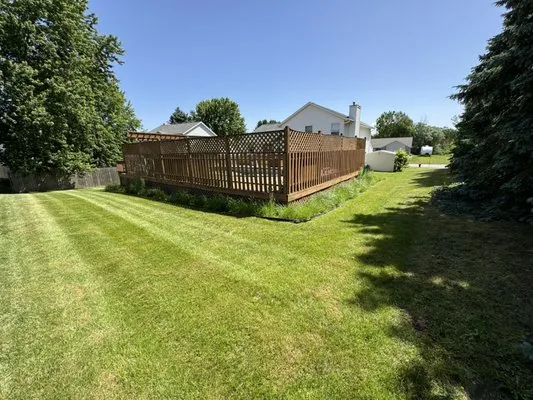 Jlos Landscape & Lawn Care Logo