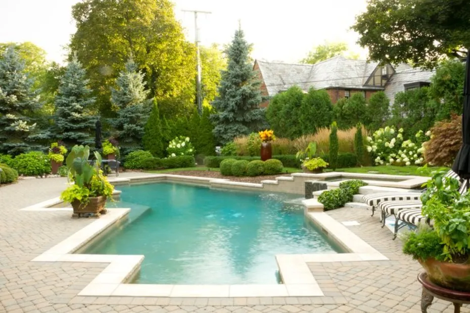 Affordable yard cleanup service experts serving Huntington Woods, MI - JLR Brick Pavers & Landscaping