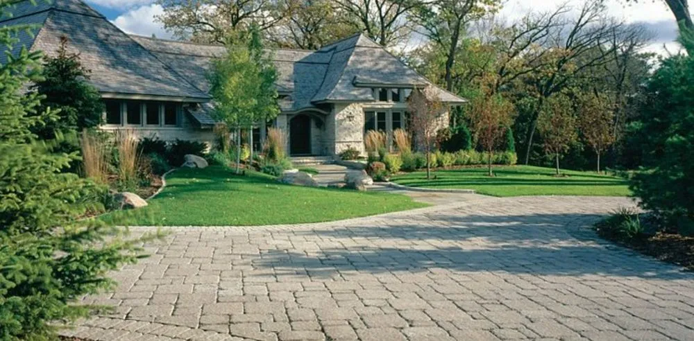 Trusted residential landscaping experts serving Huntington Woods, MI - JLR Brick Pavers & Landscaping