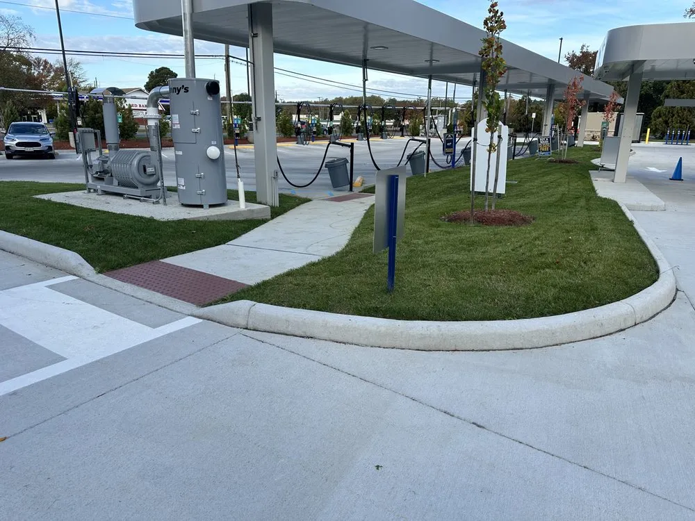 Custom lawn mowing service experts serving Poquoson, VA - JLS Land