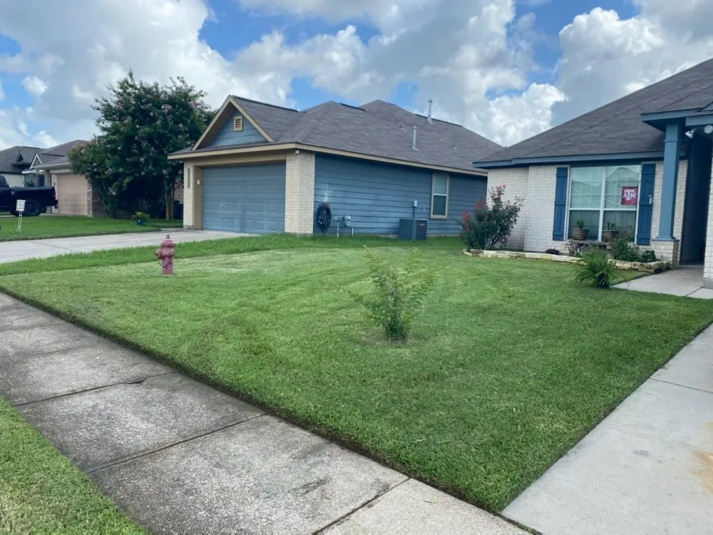 Custom yard maintenance experts serving Bryan, TX - J&M Fence and Lawn Service